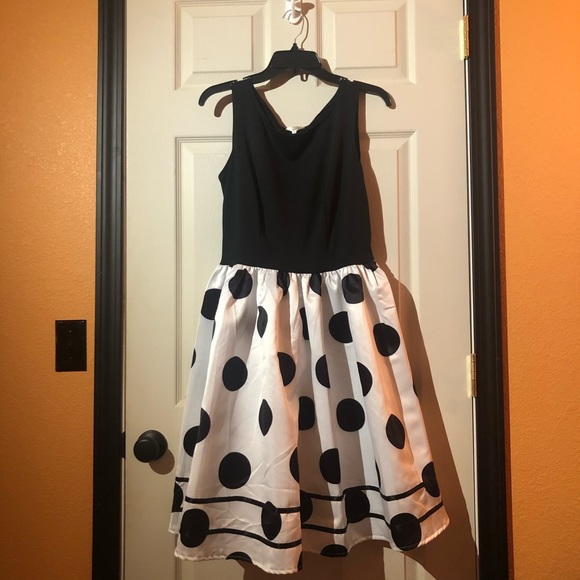 SALE‼️ Black And White Polka Dot Dress - Picture 2 of 5